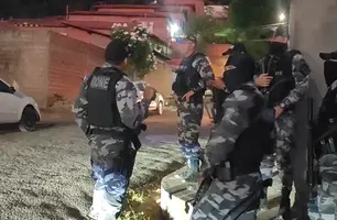 Homem foge da polícia, abandona carro e drogas são apreendidas em Teresina (Foto: Repórter 12/Conecta Piauí)