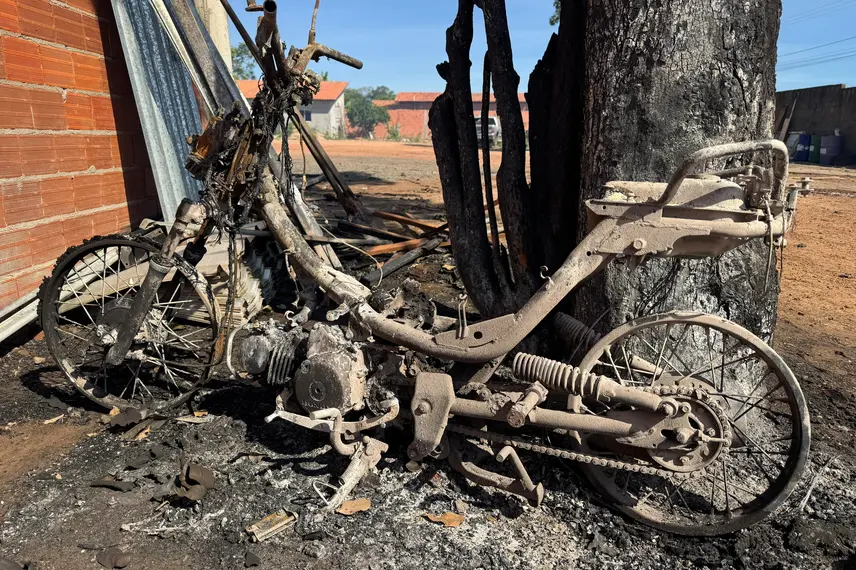 Incêndio atinge fábrica de móveis em Água Branca e é contido pelos bombeiros