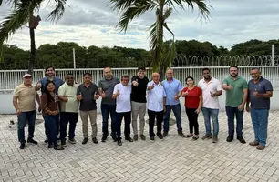 Júlio César e 12 vereadores de Parnaíba. (Foto: Foto: Reprodução.)