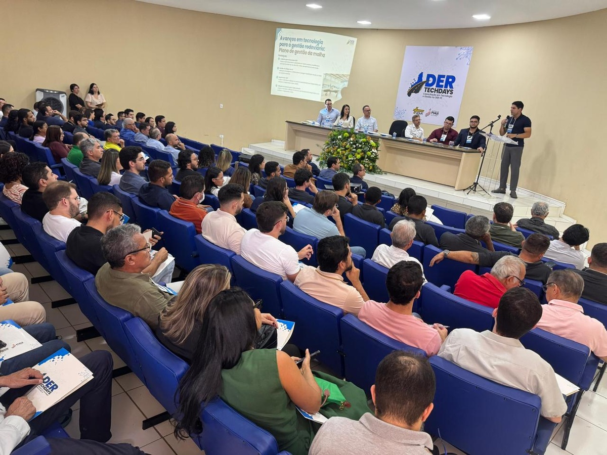 Léo Sobral lidera DER TechDays e debate futuro das rodovias do Piauí