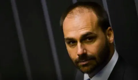 Licença de Eduardo Bolsonaro termina e ausências passam a contar na Câmara