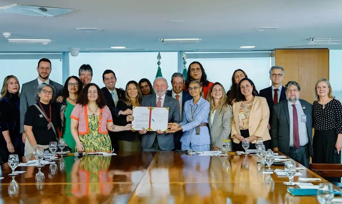 Lula proíbe testes em animais