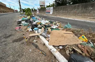 Moradores denunciam lixo acumulado há dois meses no bairro Tabuleta, em Teresina (Foto: Conecta Piauí)