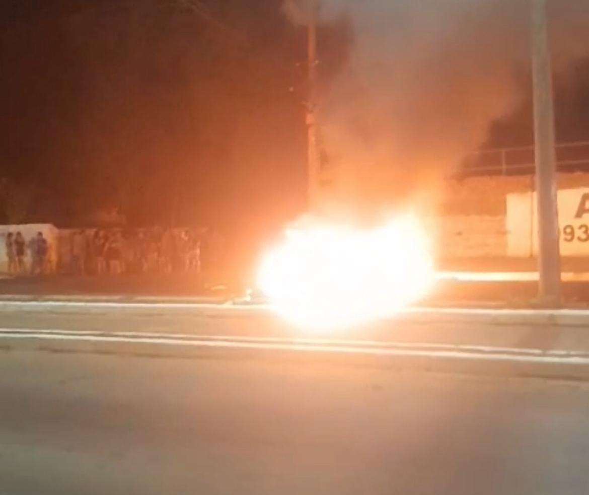 Moradores fazem manifestação contra falta de energia na zona Sul de Teresina