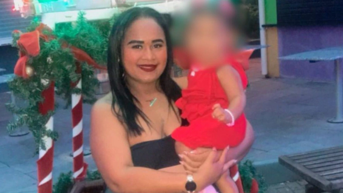 Mulher morre após ser atropelada com a filha enquanto caminhava em rua