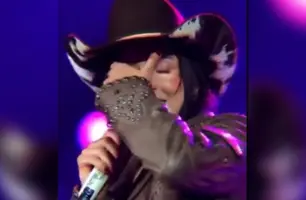 Pausa? Ana Castella chora durante show e desabafa:'não estou aguentando mais' (Foto: Reprodução)