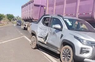 Picape colide contra caçamba na BR-343, em Campo Maior (Foto: Reprodução)