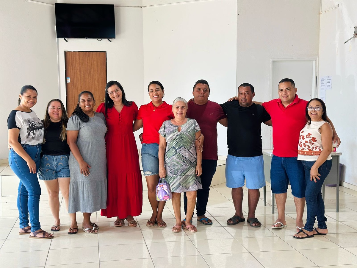 Prefeita de Lagoa do Piauí, Camila Barbosa, vota nas eleições internas do PT