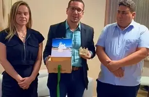 Prefeito Ramon Caffé convida secretário de turismo para festa do Senhor do Bonfim (Foto: Reprodução)