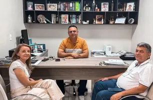 Prefeito Rogério Castro anuncia ampliação dos serviços de saúde no município (Foto: Reprodução)