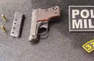 Professora é presa após sacar arma e tenta atirar em servidores no Maranhão (Foto: Reprodução/PM-MA)