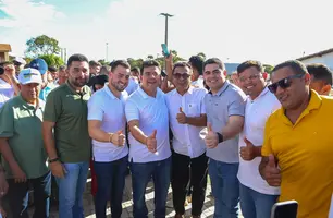 Rafael Fonteles agradece família apoio da família Portela em inauguração da PI-225 (Foto: Reprodução)