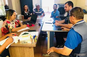 Reunião para levantamento de dados agrícolas locais (Foto: CCOM)