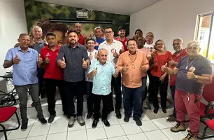 Sindicalistas com João Pereira. (Foto: Foto: James Rodrigues / Conecta Piauí)