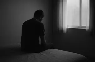 Solidão é a causa de quase 900 mil mortes por ano no mundo, alerta OMS (Foto: Imagem gerada por IA)