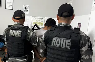 Suspeito de tráfico de drogas é preso durante operação em Floriano (Foto: Divulgação/PMPI)