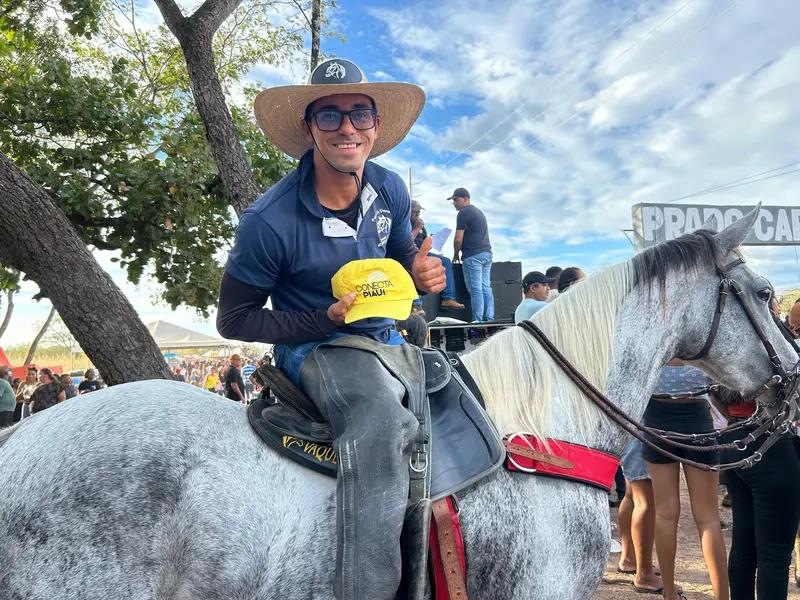 Tradicional corrida com cavalos empolga vaqueiros e moradores em Demerval Lobão