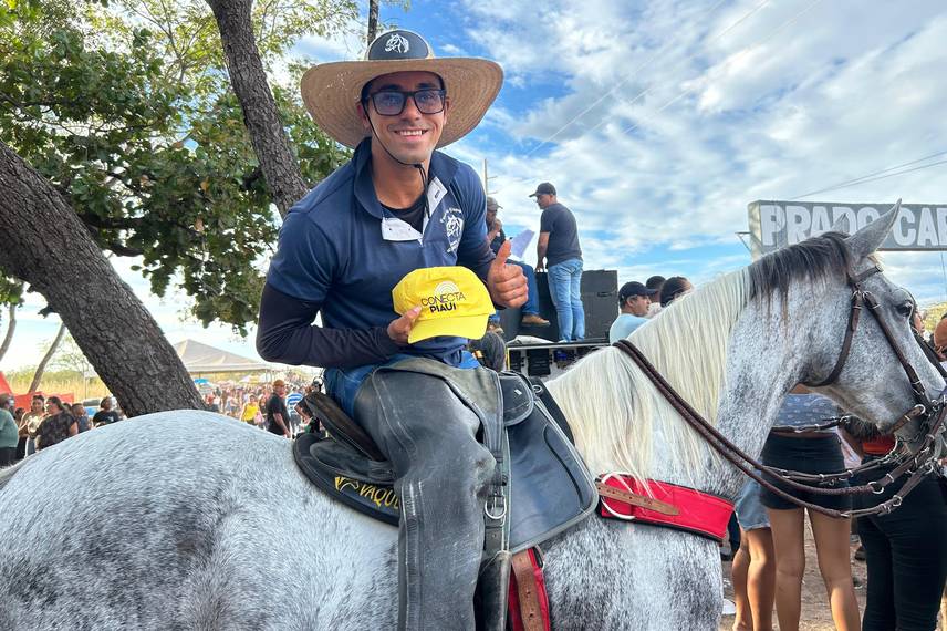 Tradicional corrida com cavalos empolga vaqueiros e moradores em Demerval Lobão Tradicional corrida com cavalos empolga vaqueiros e moradores em Demerval Lobão