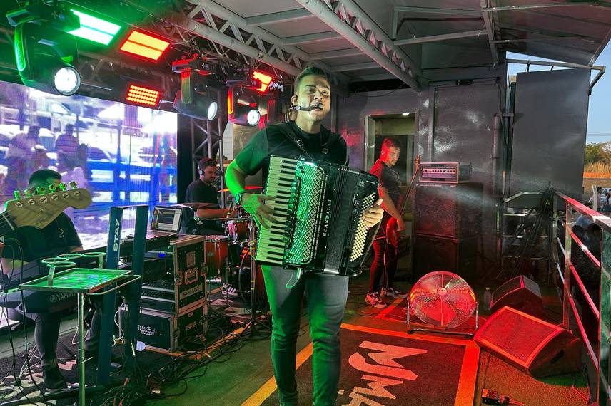 Tradicional corrida com cavalos empolga vaqueiros e moradores em Demerval Lobão Tradicional corrida com cavalos empolga vaqueiros e moradores em Demerval Lobão