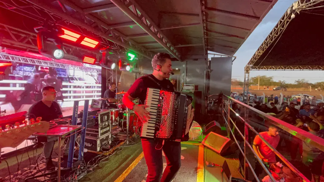 Tradicional corrida com cavalos empolga vaqueiros e moradores em Demerval Lobão
