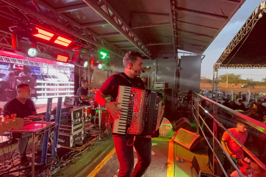 Tradicional corrida com cavalos empolga vaqueiros e moradores em Demerval Lobão