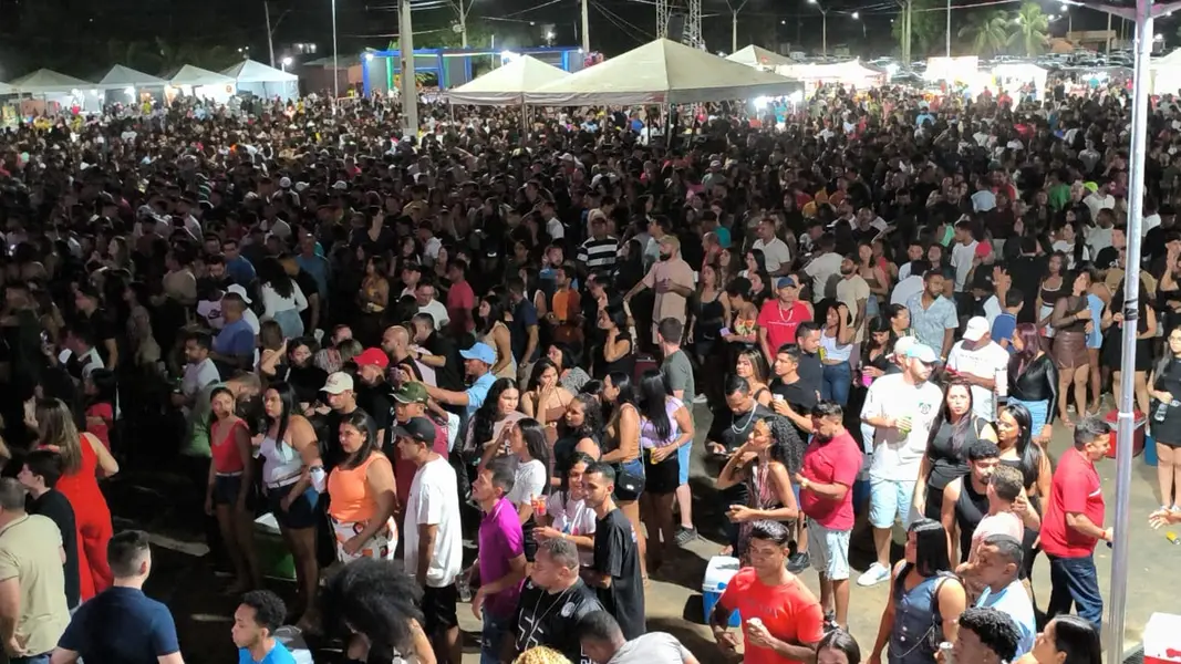Urufolia 2025: primeira noite reúne multidão em Uruçuí ao som de Léo Santana