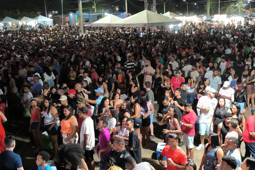 Urufolia 2025: primeira noite reúne multidão em Uruçuí ao som de Léo Santana
