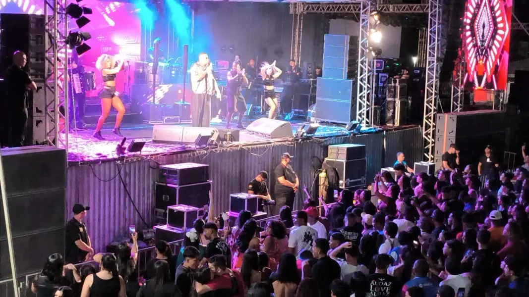 Urufolia 2025: primeira noite reúne multidão em Uruçuí ao som de Léo Santana