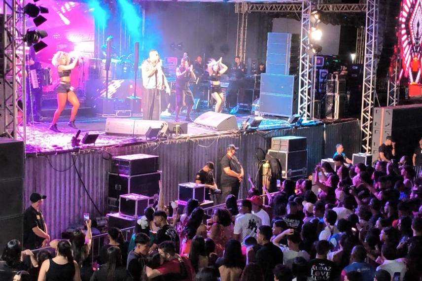 Urufolia 2025: primeira noite reúne multidão em Uruçuí ao som de Léo Santana Urufolia 2025: primeira noite reúne multidão em Uruçuí ao som de Léo Santana