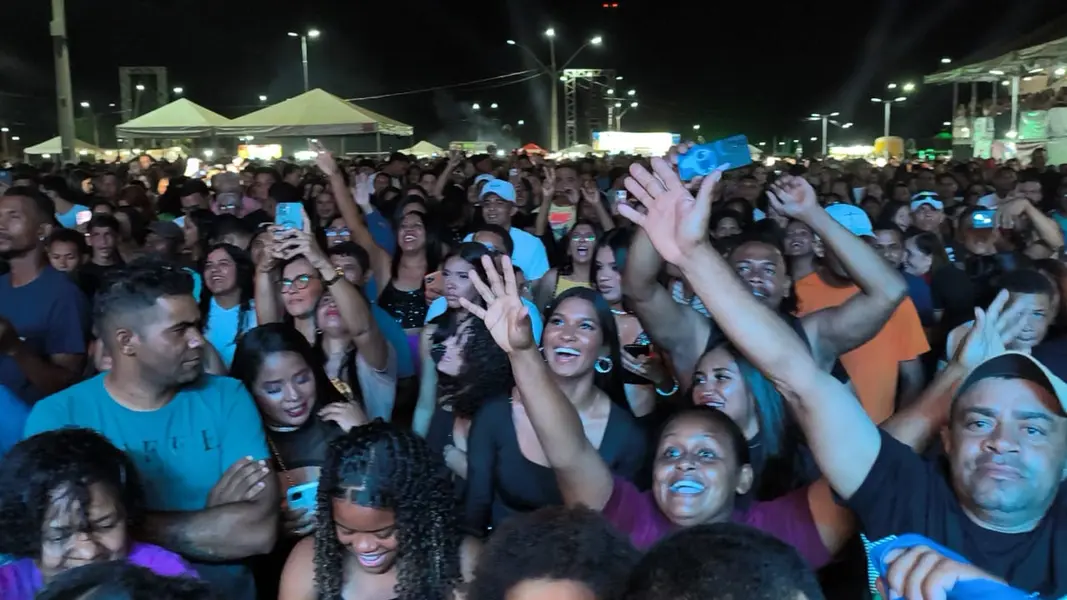 Urufolia 2025: primeira noite reúne multidão em Uruçuí ao som de Léo Santana