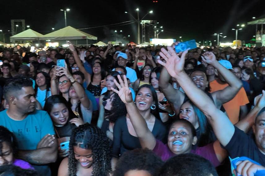 Urufolia 2025: primeira noite reúne multidão em Uruçuí ao som de Léo Santana Urufolia 2025: primeira noite reúne multidão em Uruçuí ao som de Léo Santana