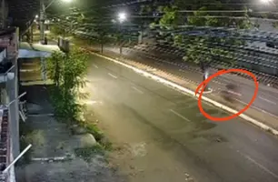 Vídeo mostra momento exato de acidente que deixou motociclista morto em Teresina (Foto: Reprodução)