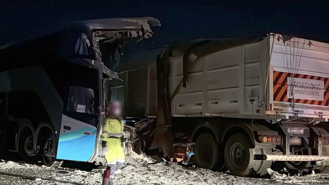 Acidente entre ônibus e carreta deixa 11 mortos e 46 feridos no Mato Grosso