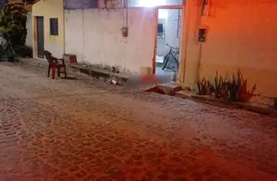 Adolescente de 17 anos é baleado e morto na frente de casa em Teresina (Foto: Reprodução)