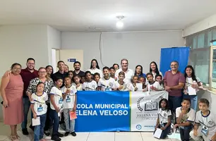 Alunos da rede municipal de ensino de Demerval Lobão realizam visita na prefeitura (Foto: Reprodução)