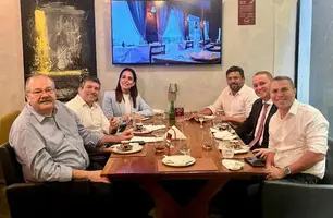 Bancada do PT reunida em restaurante de Teresina (Foto: Reprodução.)