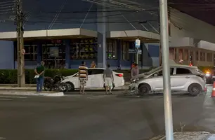 Carro e motocicleta colidem em cruzamento na zona Leste de Teresina (Foto: Conecta Piauí)