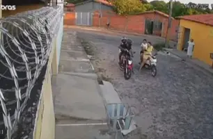 Casal armado em motocicleta assalta mulheres na zona Sul de Teresina (Foto: Reprodução)