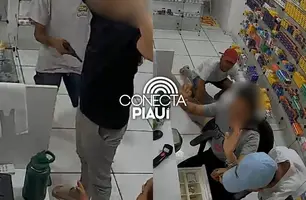 Dupla armada assalta farmácia e leva carro de funcionário em Teresina (Foto: Imagens obtidas pelo Conecta Piauí)