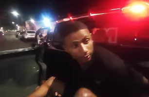 'É pra matar passarinho', diz homem preso com arma ao fugir da PM em Teresina (Foto: Repórter 12/Conecta Piauí)