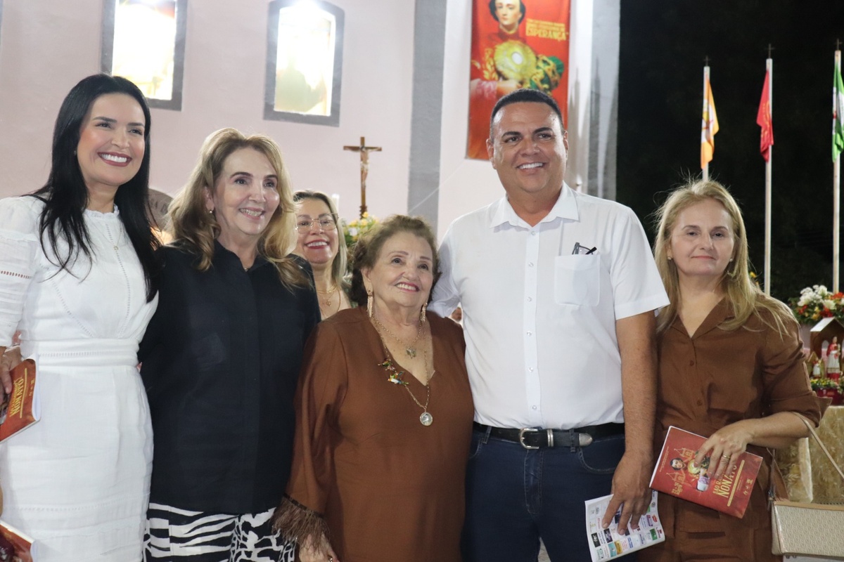Fiéis lotam Praça da Catedral na abertura do Novenário de São Raimundo Nonato