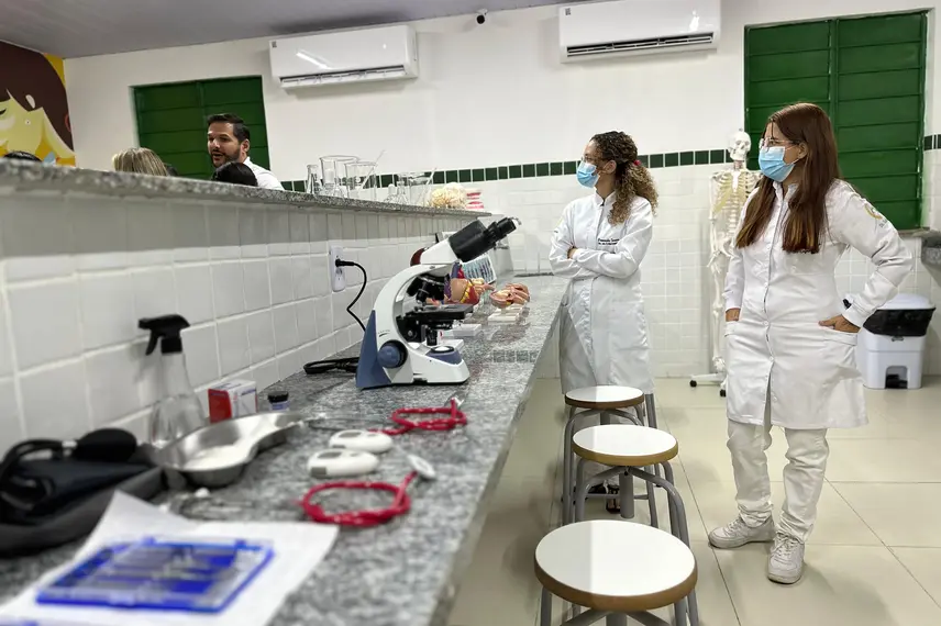 Governador entrega escola de tempo integral e visita obras em São Raimundo Nonato