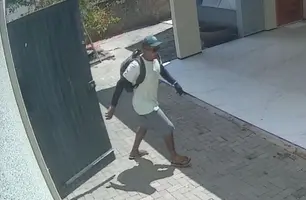 Homem tenta invadir casa no bairro Gurupi e é flagrado por câmera de segurança (Foto: Reprodução/Redes sociais)