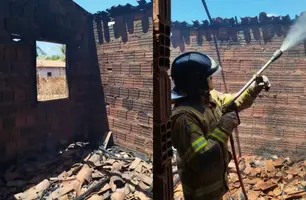 Incêndio atinge residência na zona rural de Oeiras (Foto: Reprodução)