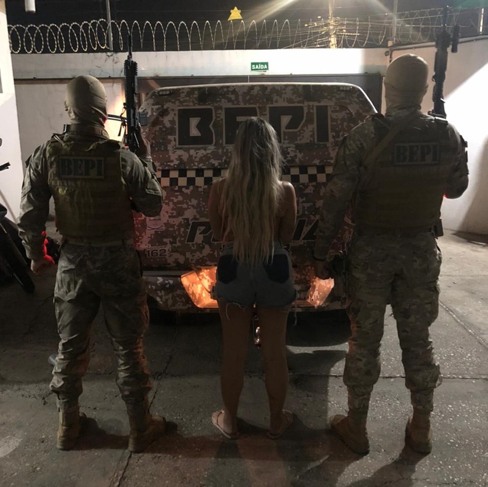 Influencer Lettícia Ellen na Central de Flagrantes