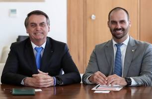Jair Bolsonaro e Eduardo Bolsonaro (Foto: Marcos Corrêa/PR)