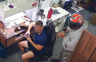 Joalheria é assaltada na Bahia e bandidos levam R$ 500 mil em joias (Foto: Reprodução)