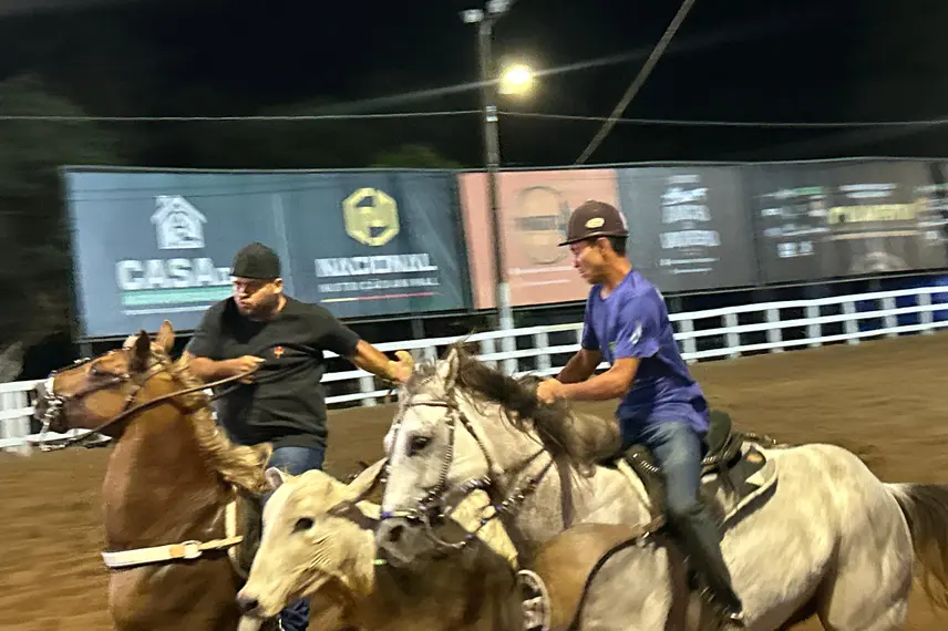 Júnior Macêdo, do Imepi, prestigia 1ª etapa do Campeonato Piauiense de Vaquejada