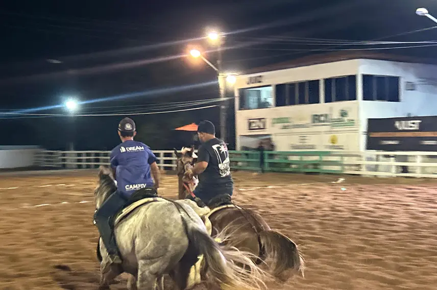 Júnior Macêdo, do Imepi, prestigia 1ª etapa do Campeonato Piauiense de Vaquejada