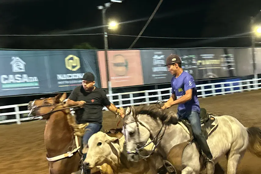 Júnior Macêdo, do Imepi, prestigia 1ª etapa do Campeonato Piauiense de Vaquejada